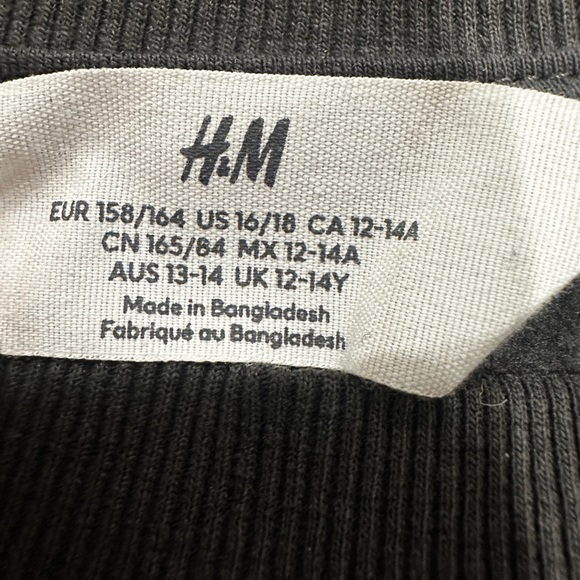 Selena Gomez Youth Pullover Sweatshirt Size 16/18 - Picture 3 of 3